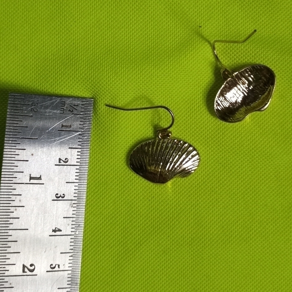 Goldtone wire Shell dangle earrings - Picture 4 of 4